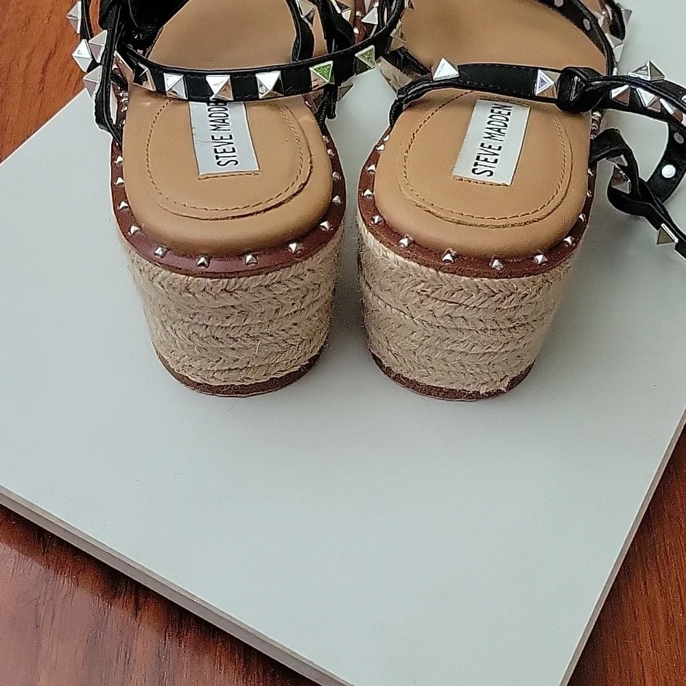 Steve Madden Asena Studded Espadrille Wedge Black  Size 9